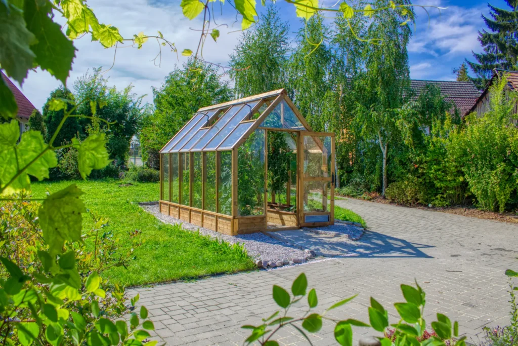 Dřevěný skleník Dřevěný skleník