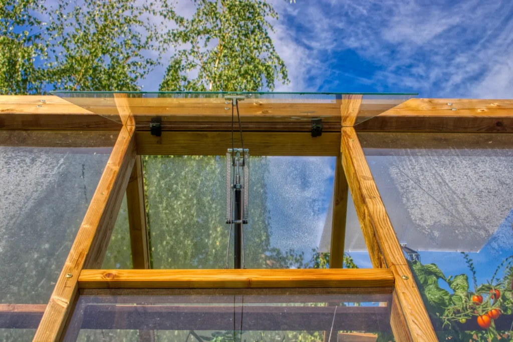 Okno a automatický otvíračem