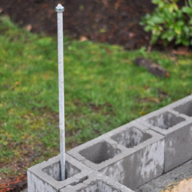 SKLENÍK NA KLÍČRealizace stavby skleníku od základů až po instalaci chytré výbavy